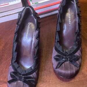 Delicious Vintage Purple Satin Pleated Ruffle Pumps with Velvet Bow